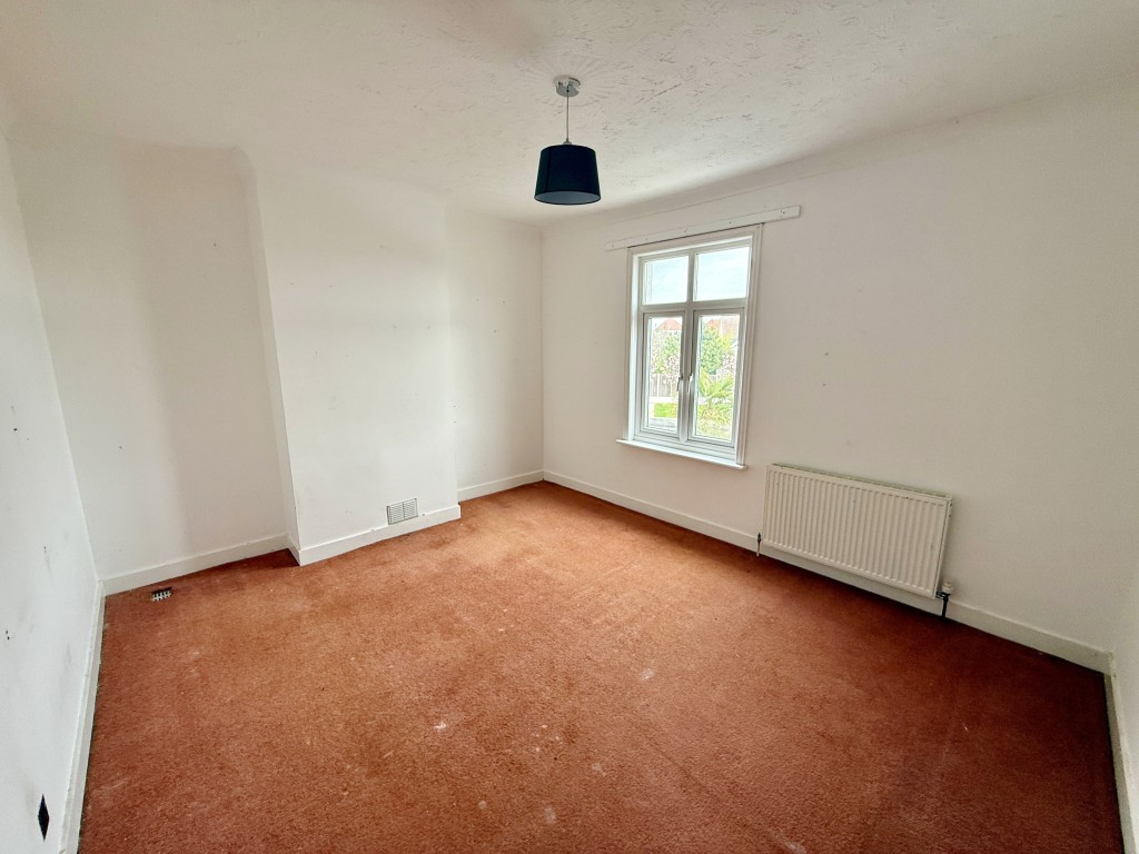 Lot: 131 - SPACIOUS THREE-BEDROOM SEMI IN GOOD LOCATION - Bedroom two